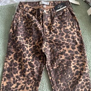 NWT Abercrombie & Fitch Baggy Low Rise Leopard Print Jeans